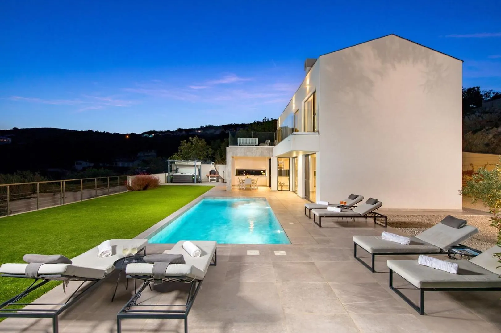 Villa Atrium With Heated Pool, Sea View, Jacuzzi, Gym And Sauna Labin